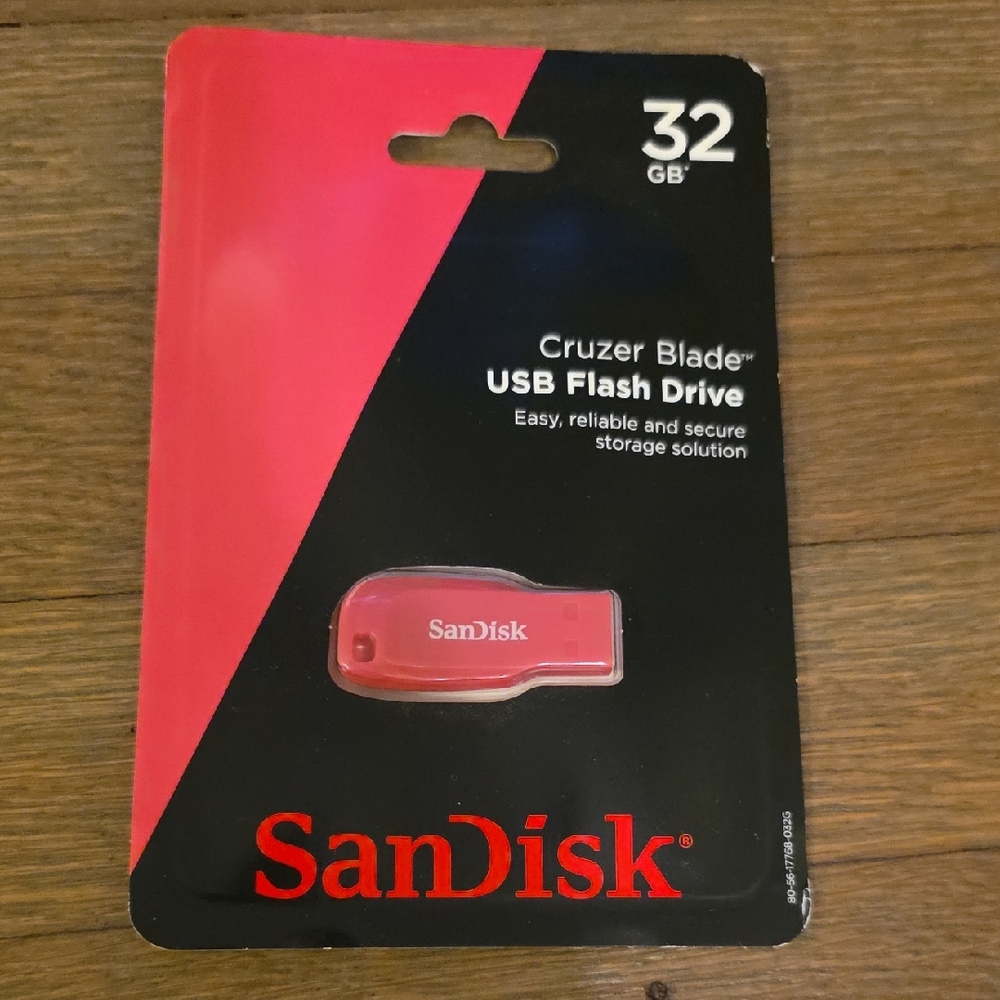 SanDisk 32GB Cruzer Blade USB Flash Drive -  NEW